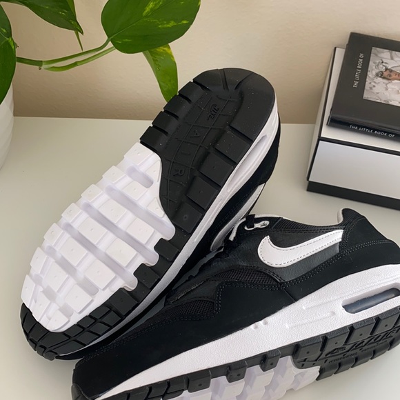 New Nike Air Max 1 black Running shoes - Picture 8 of 8